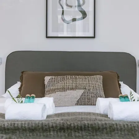 Huswell - Stylish In The Heart Of
